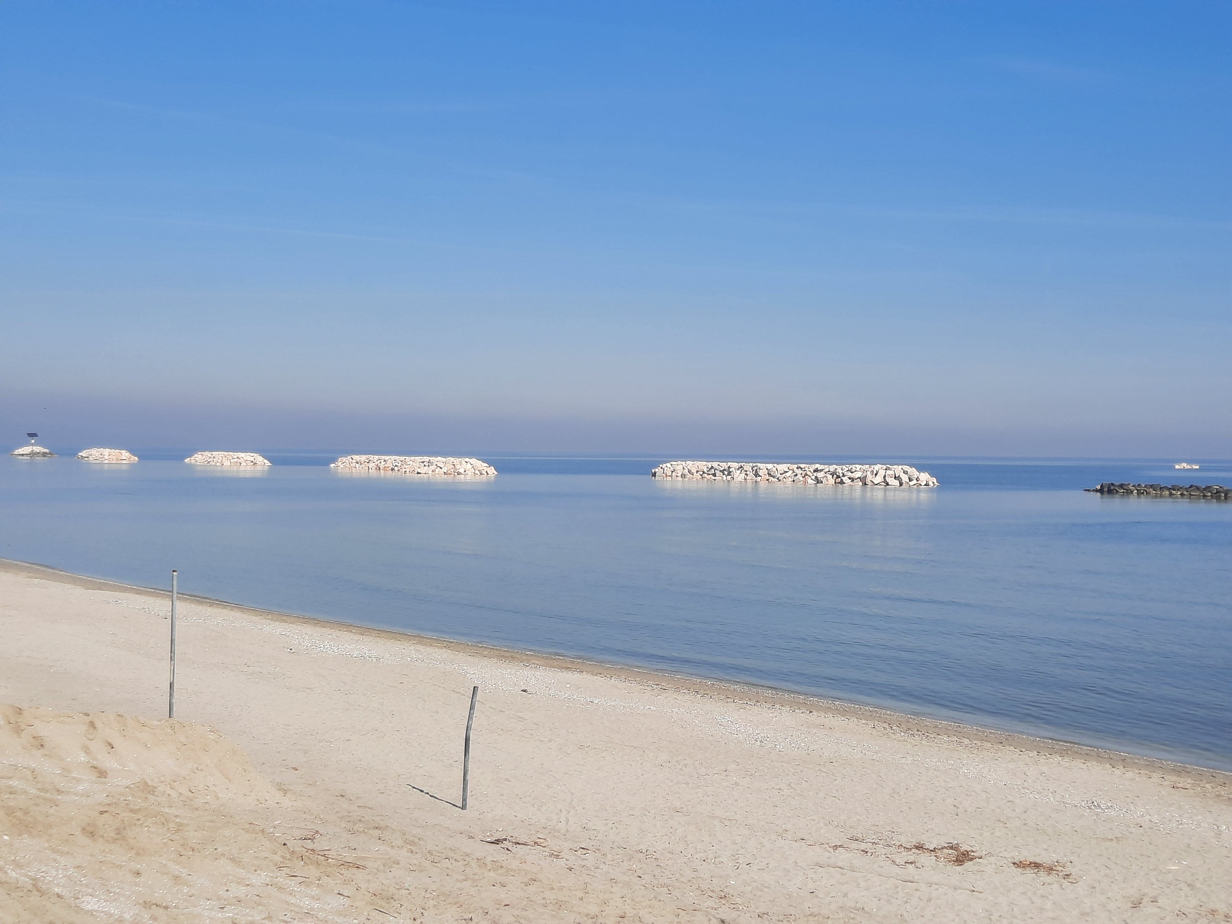 scogliere a mare a Lido di Pomposa