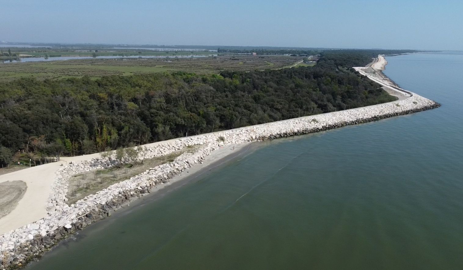 Ripristino dell'argine a mare  a Lido Volano-Nazioni